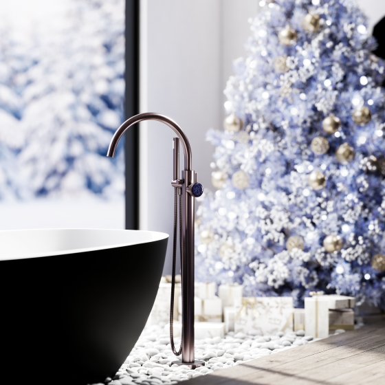 Joerger Design, Valencia freistehende Wannenarmatur, schwarze Badewanne, Nerz matt, blauer Aventurin, Weihnachtsbaum