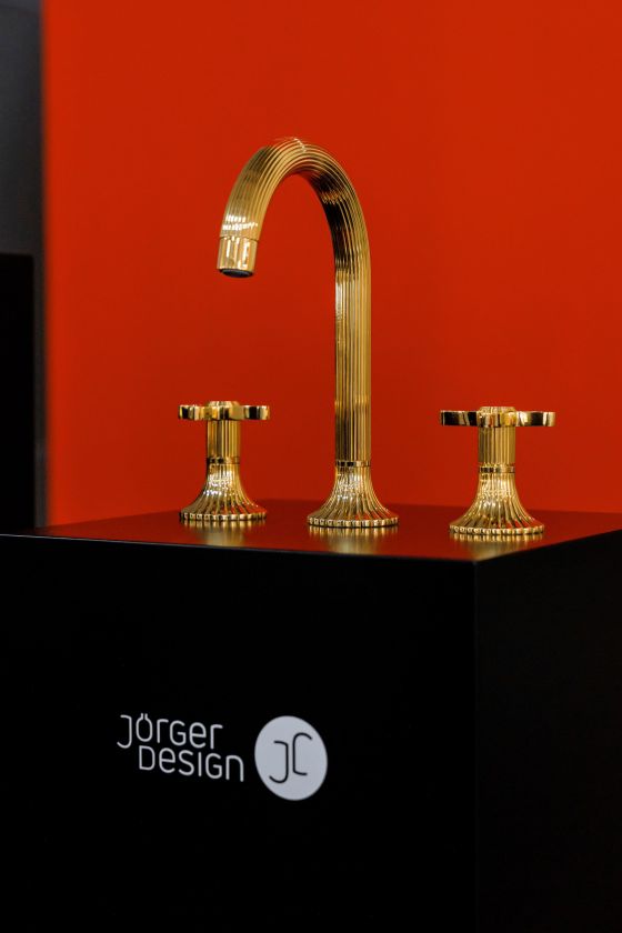 Jörger Design, дизайнерский смеситель на 3 отверстия, на ванну, Cronos, дорогой, классический, золото, ARTDOM, канелюры, античный, элитная сантехника, дизайн ванной, тренды, немецкая сантехника